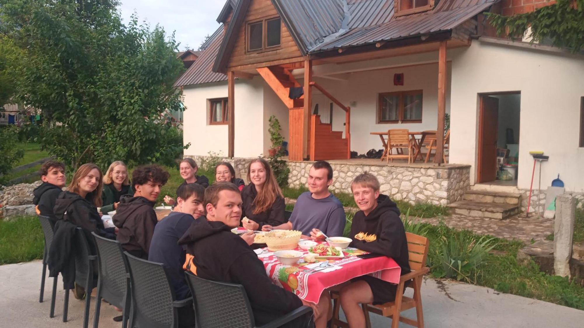 Hotel Bujtina Albjoni à Valbone Extérieur photo