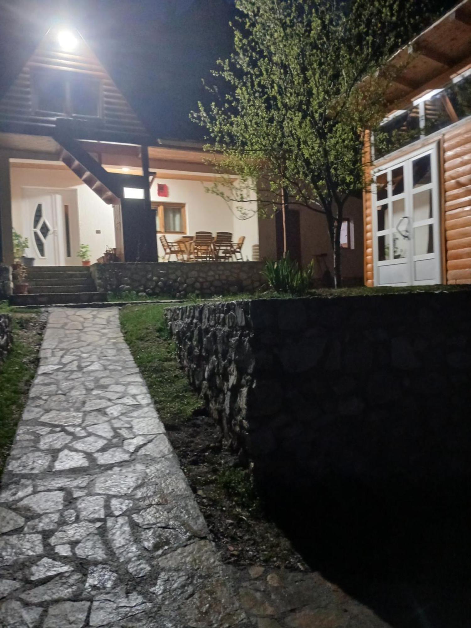 Hotel Bujtina Albjoni à Valbone Extérieur photo