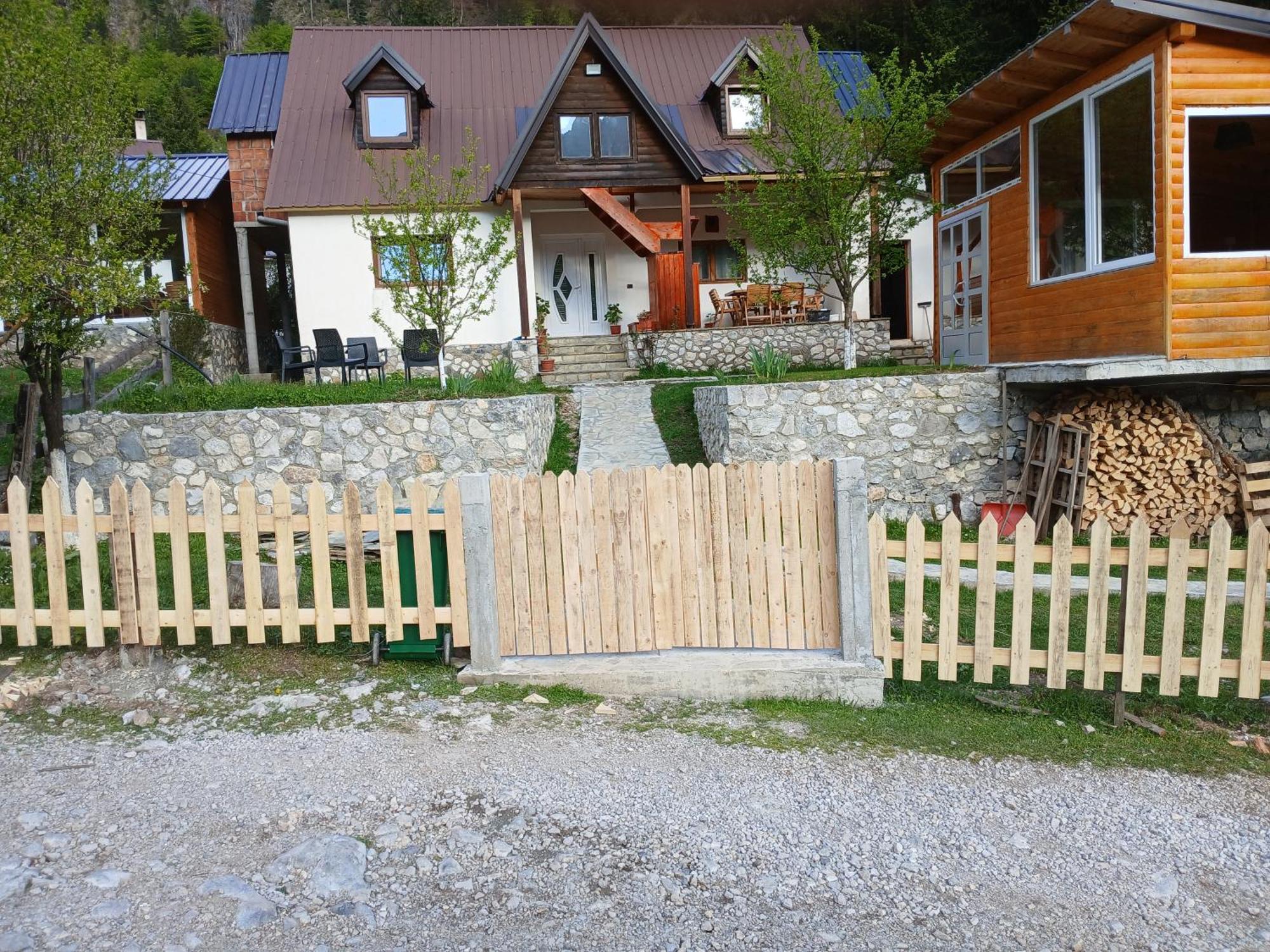 Hotel Bujtina Albjoni à Valbone Extérieur photo